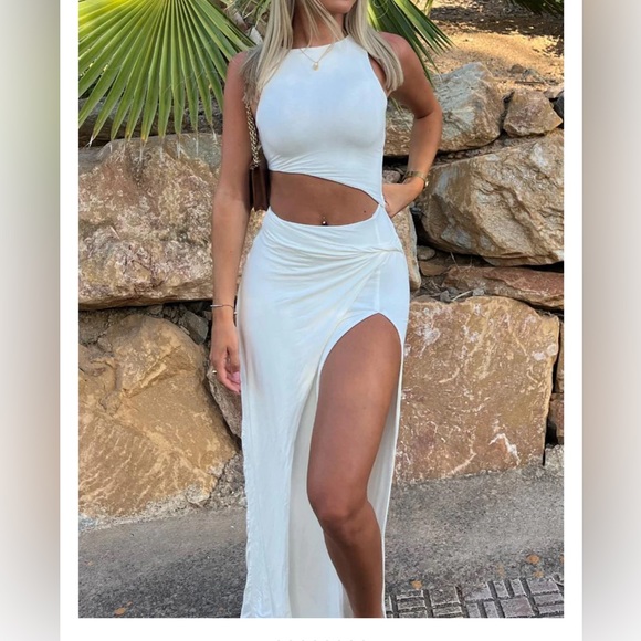 White Fox Boutique Dresses & Skirts - White Fox Off White Maxi Dress